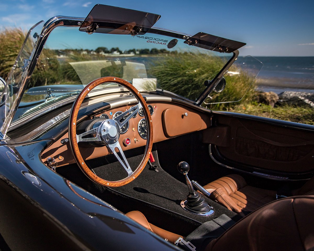 Barrett_Jackson's tweet image. Dripping in @Lamborghini Marrone Alcestis with @Ferrari Grigio Ingrid stripes, this 1965 #Backdraft RT4 roadster is ready to cross the block!

Learn more: bit.ly/AZ25TW-1965Bac…