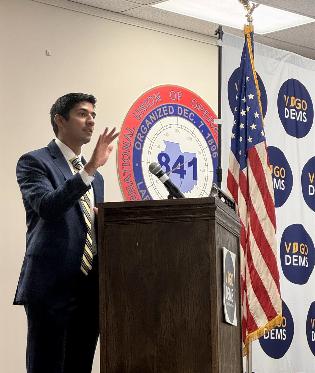 “The Democrat Party is the party of the people…of common sense, that says if you work, you should be able to provide for your family…you deserve to feel safe.” Amen! Thanks <a href="/BSakbun/">Brandon Sakbun</a> for keeping it real! #INDems <a href="/INDems/">Indiana Democratic Party</a> <a href="/VigoCountyDems/">Vigo County Dems</a>