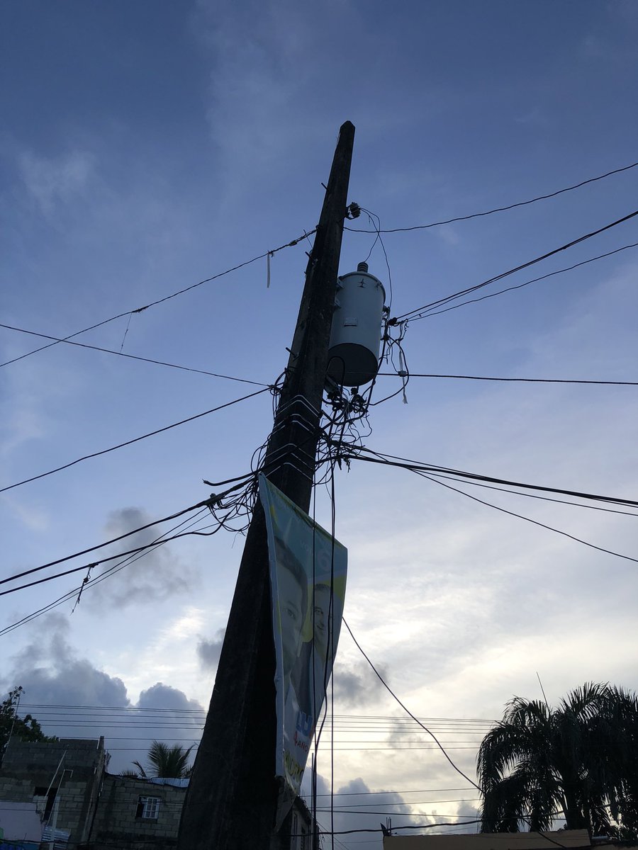 Casi 24 horas de apagón en Cancino Adentro tras avería. Varios reportes y las autoridades de <a href="/EdeesteRD/">Edeeste Dominicana</a> <a href="/CDEEE_RD/">CDEEERD</a> <a href="/joelSantos/">JSANTOSB</a>