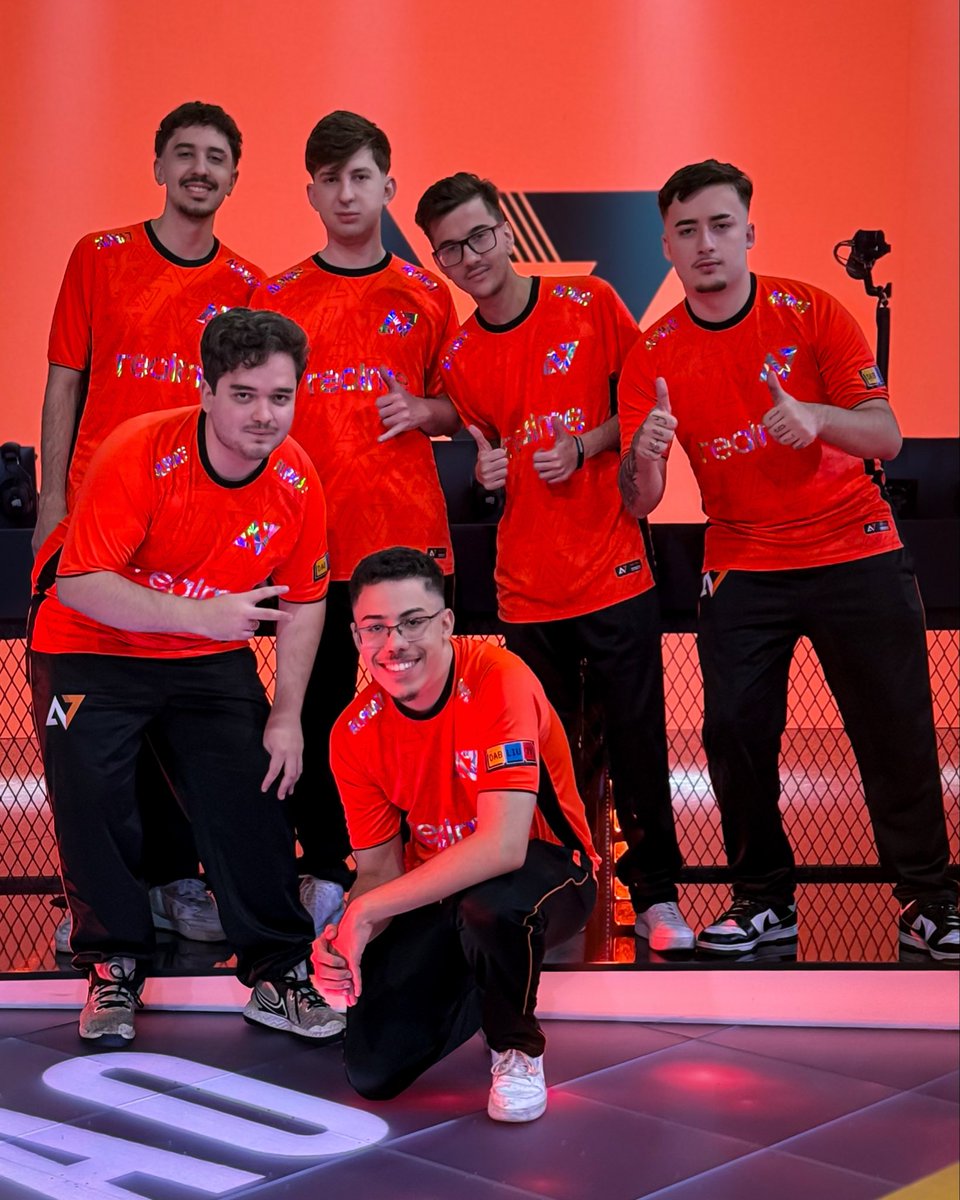 Boa noite, pessoal.

Gostaria de esclarecer a minha posição em relação ao desligamento da equipe de League of Legends da A7.

Fui responsável por levar e estruturar o projeto dentro da organização (juntamente com o Doran). trabalhando desde a base, ainda no período em que a