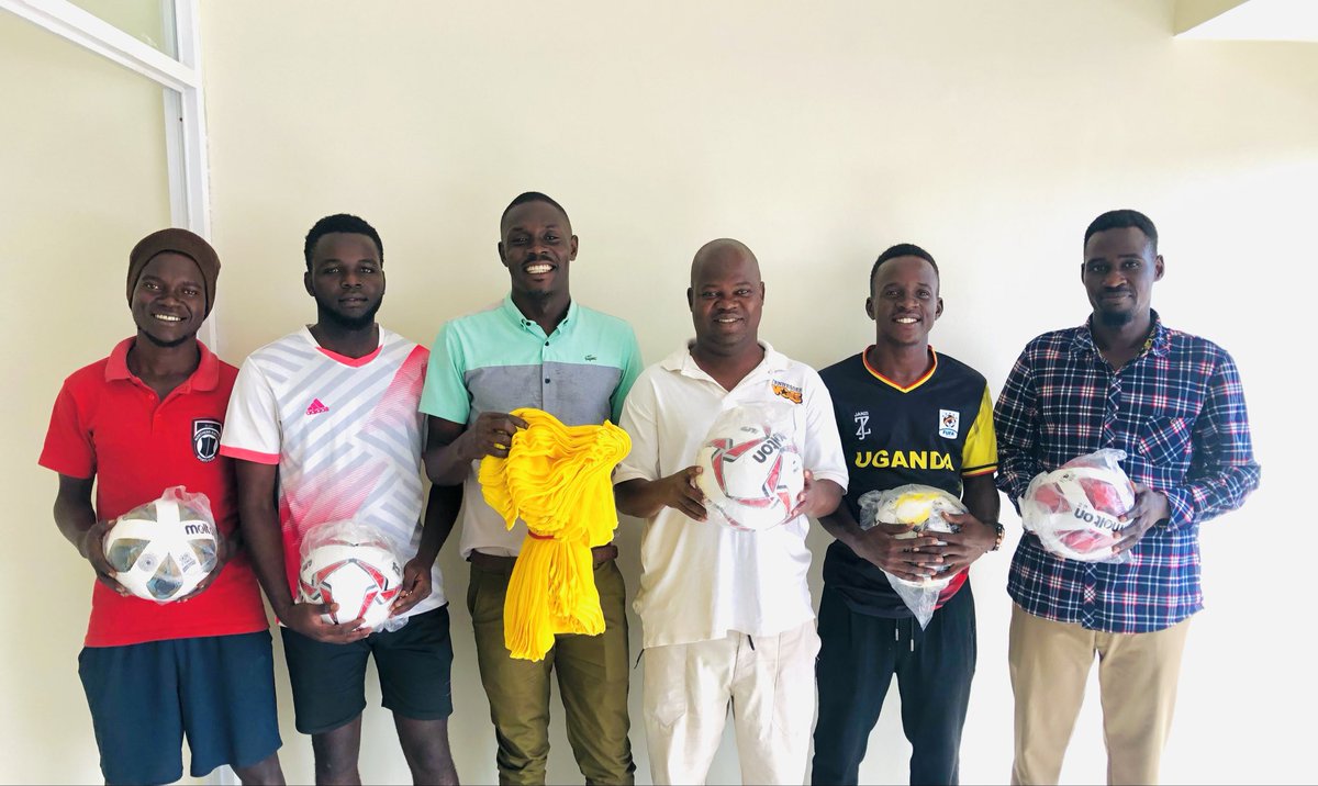 N_GatewaySC's tweet photo. 🎁 A big thank you to Tazzelles Sports Hub for donating 5 quality match balls &amp; training bibs to boost our 2025–2026 season prep! 🙌
Received by Chairman Mr. Alfred Olwe Adoko from Mr. Adea Joshua.
Grateful for the support! 
#NorthernGatewaySC #TheGladiators https://t.co/ndmX81OIbM