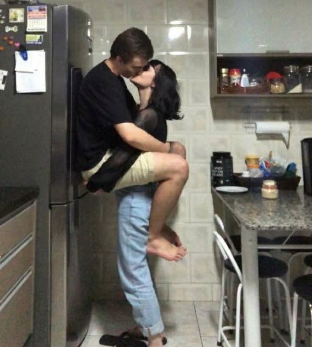 SlavGoblin88's tweet photo. How CGF kiss ther siztor wen go home https://t.co/LlgIaR04jd