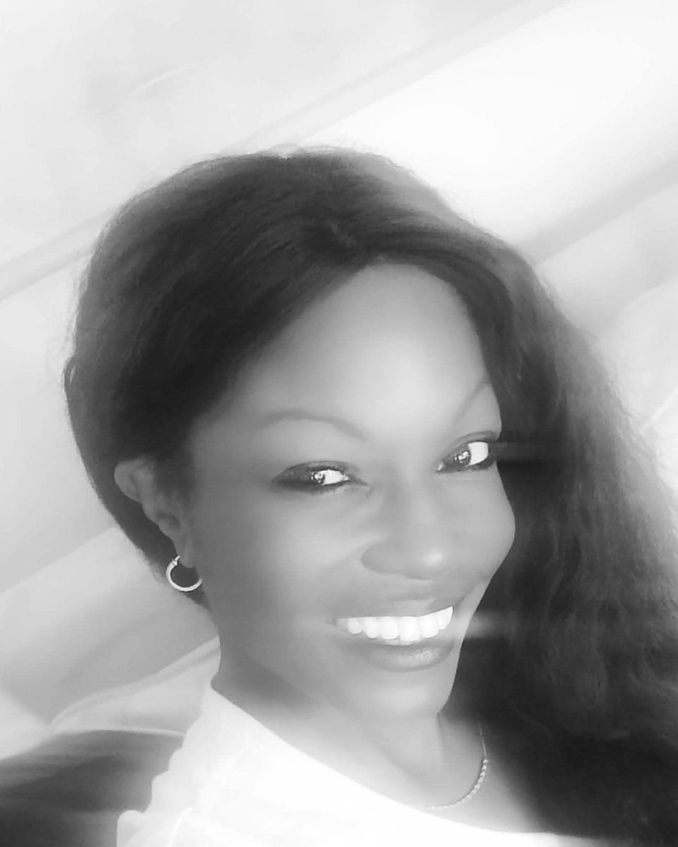 Cheli_Smith's tweet image. #MovieMonday  #funonset #filmtv #shortfilmmaking 
@Cheli_Smith
 #actressmodel 
Midday. Been here since 🌄  
Working on Sci Fi Romance Short Film 
Super Creative Energy!  
Our film characters one dimensional are viewing their past selves from the future.