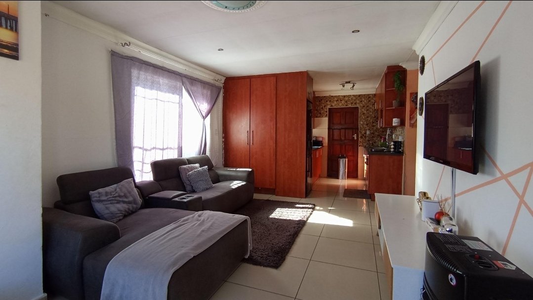 Time4Azania's tweet photo. 💰R1 090 000 (Make an offer)
📍Noordwyk, Midrand
🏠3 Bed,2 Bath
📞065 858 6349 https://t.co/A6jTAPraTu