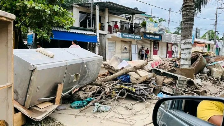 thepuni26470896's tweet image. #Veracruz
En #Alamo #Temapache 
La situaciòn es muy critica al igual que en #Poza_Rica  hay mucho por hacer, el Panòrama es desolador🙁