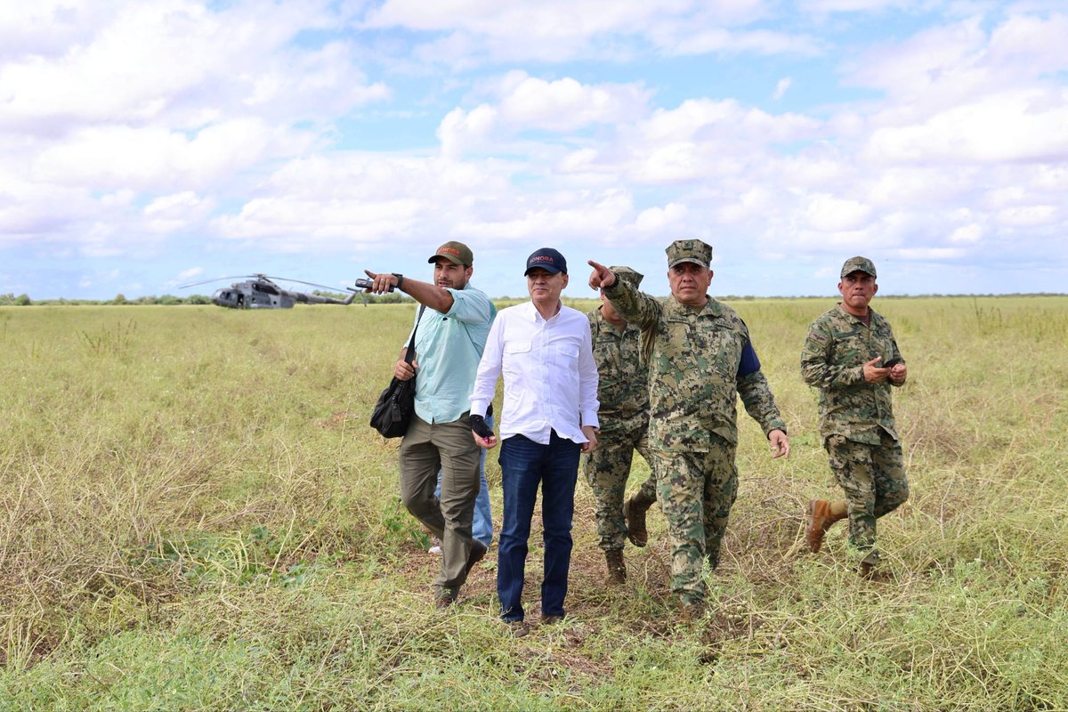 AlfonsoDurazo's tweet image. Estuve en Estación Oroz, escuchando a las familias que enfrentaron las afectaciones por las lluvias del ciclón Raymond.

No están solas: vamos a acompañarlas y atenderlas de manera directa.

Sonora se transforma con hechos, solidaridad y unidad.