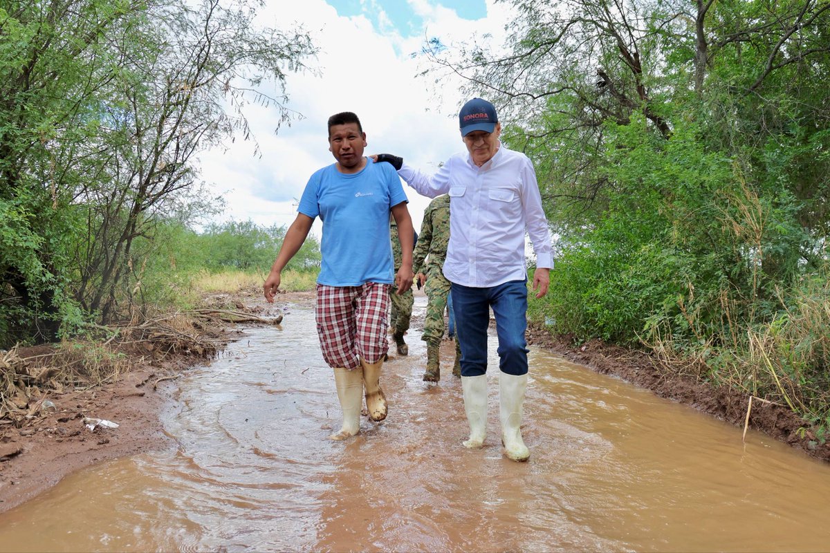 AlfonsoDurazo's tweet image. Estuve en Estación Oroz, escuchando a las familias que enfrentaron las afectaciones por las lluvias del ciclón Raymond.

No están solas: vamos a acompañarlas y atenderlas de manera directa.

Sonora se transforma con hechos, solidaridad y unidad.