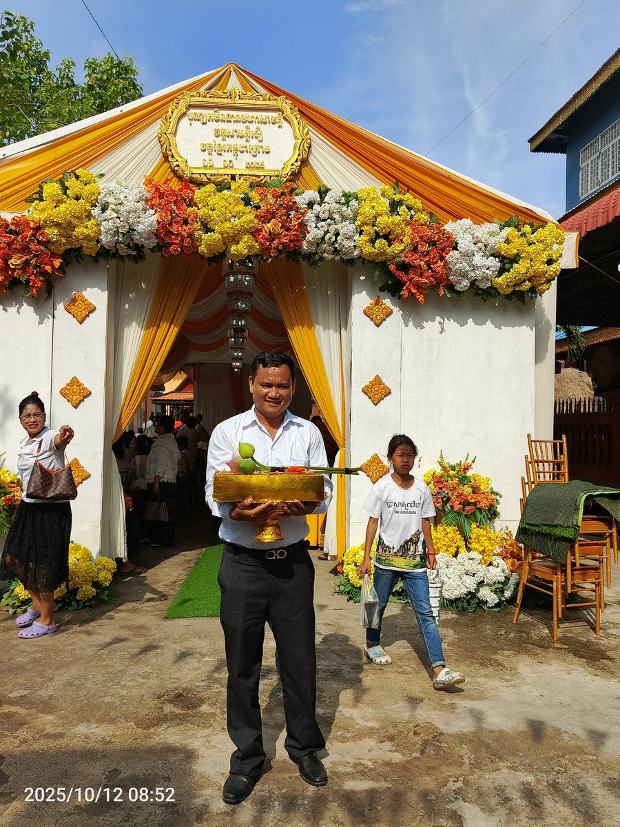sokpoline's tweet photo. Kathen Festival in Cambodia https://t.co/NNNXSF8cmX