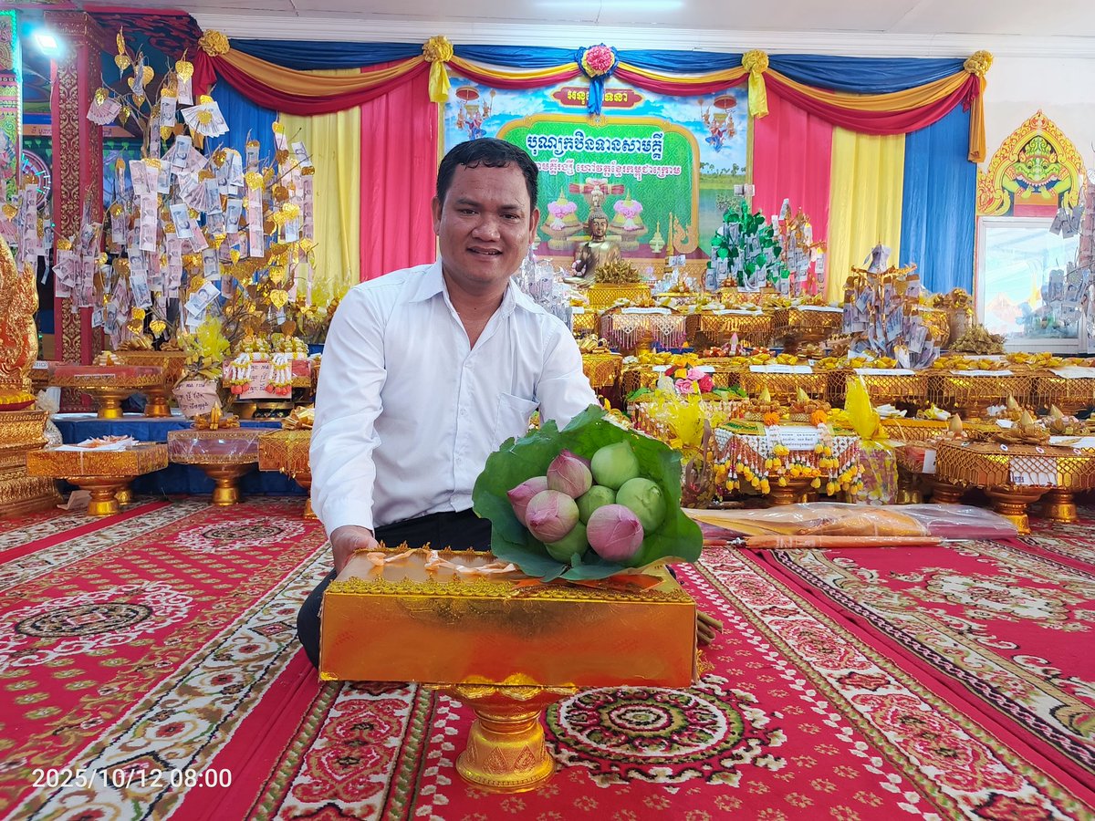 sokpoline's tweet photo. Kathen Festival in Cambodia https://t.co/NNNXSF8cmX