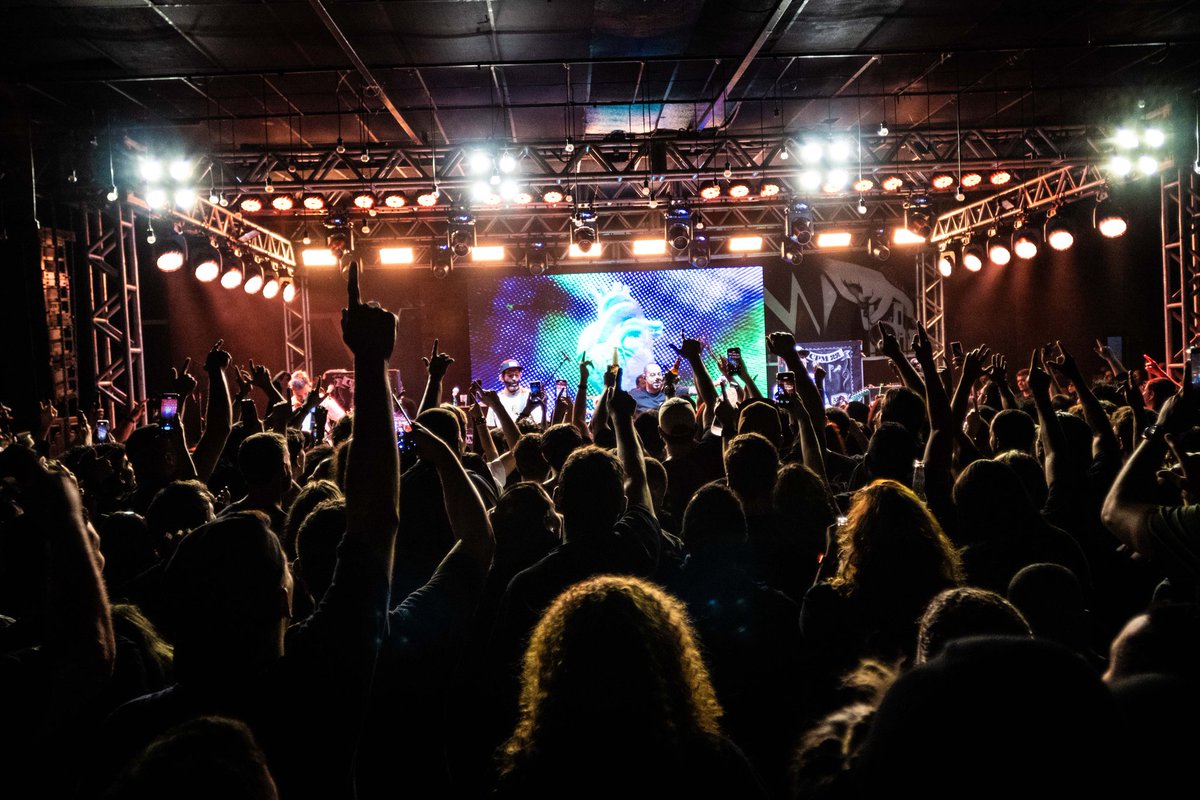 O palco do festival Let's Colatina recebeu nossa tour de 30 anos e foi simplesmente incrível. Legal demais ter vocês fazendo parte desse momento na nossa primeira vez em Colatina. Obrigado, Espírito Santo! 🤘🏻🔥

📷 Leo Muniz