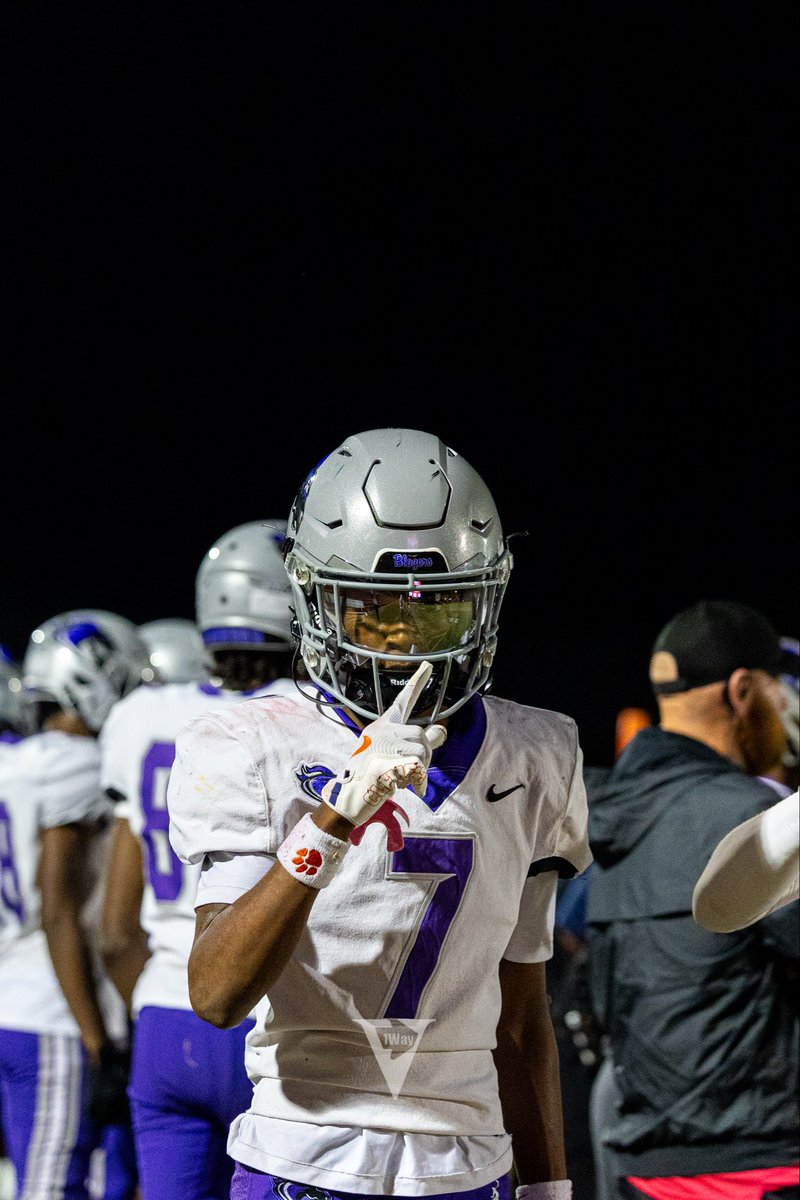 D_Rush7's tweet image. Super thankful to be nominated player of the week!! You can use the link below to vote, it would greatly appreciated!! @LouatTheState @CoachHowardII @CoachKendall31 @RidgeViewF_Ball thestate.com/sports/high-sc…