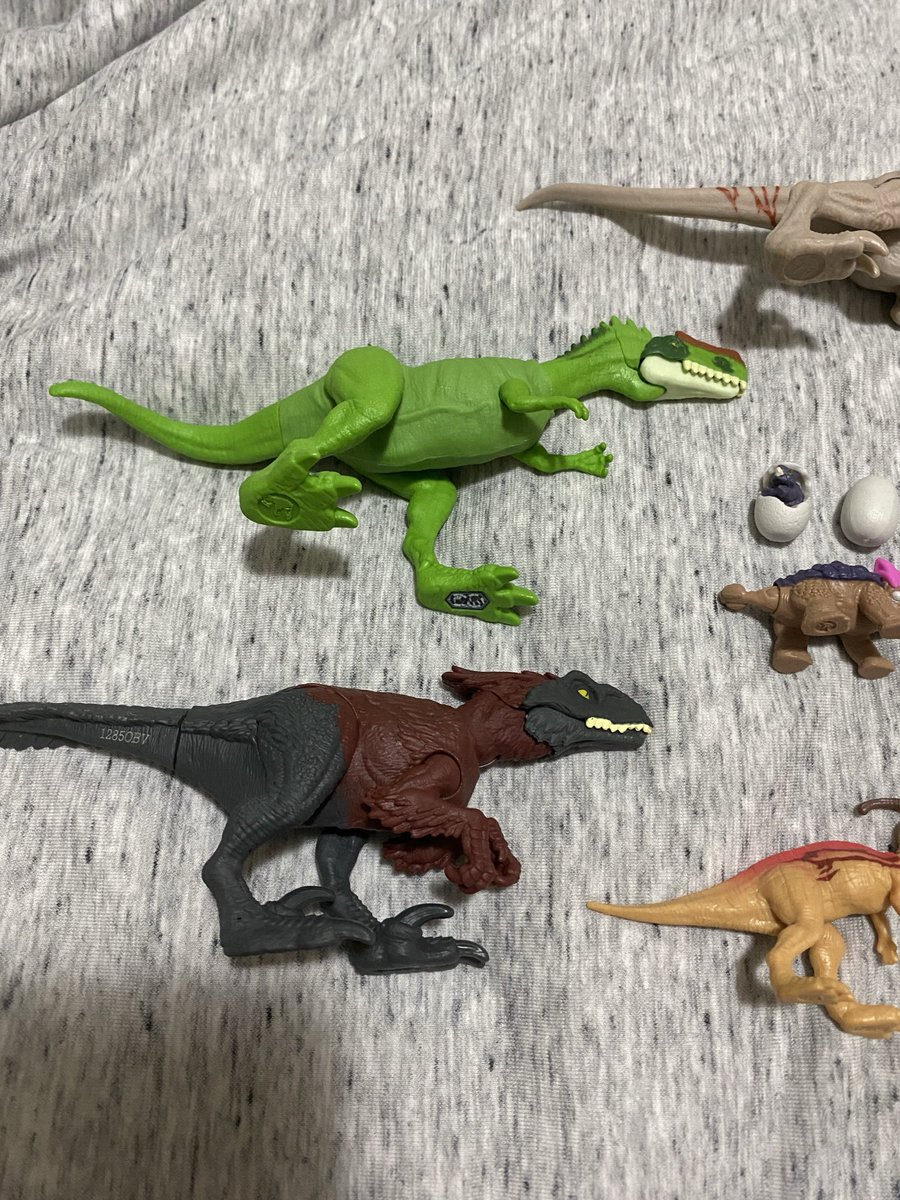 alldatfanart's tweet image. My Chaos Theory advent calendar arrived, I just opened it all up but there’s some pretty cool stuff in here (and I love the Brooklynn figurine) #jwct #JurassicWorldChaosTheory
