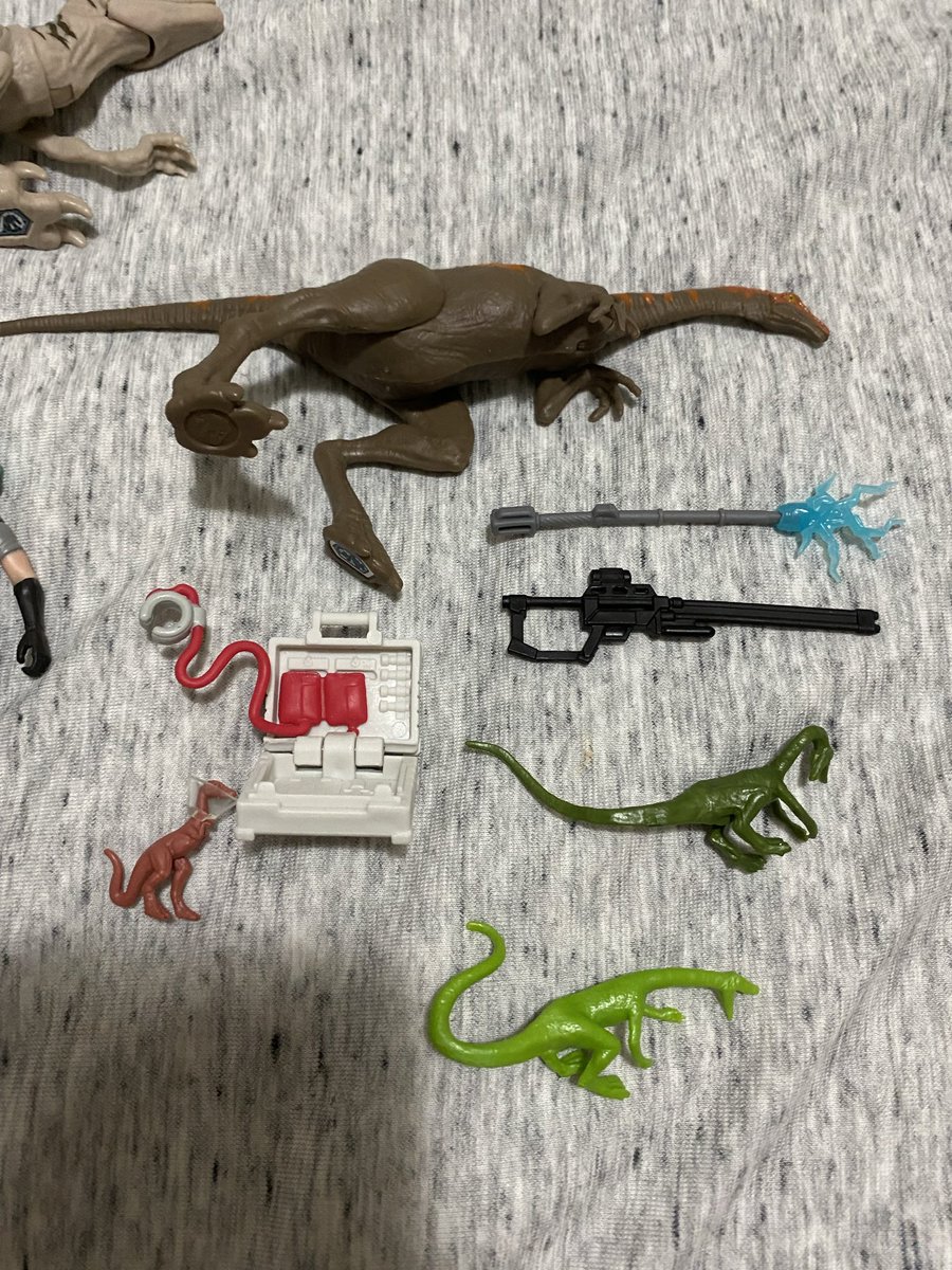 alldatfanart's tweet image. My Chaos Theory advent calendar arrived, I just opened it all up but there’s some pretty cool stuff in here (and I love the Brooklynn figurine) #jwct #JurassicWorldChaosTheory