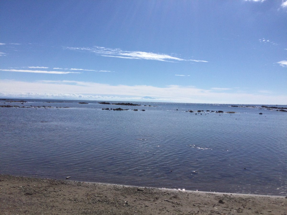 #男鹿半島　#鳥海山　
秋田県男鹿半島を一周しました😀
最高の秋晴れで気持ち良くドライブできました☀️
鵜ノ崎海岸からは秋田県と山形県の県境にある
鳥海山が見えましたよ🏔