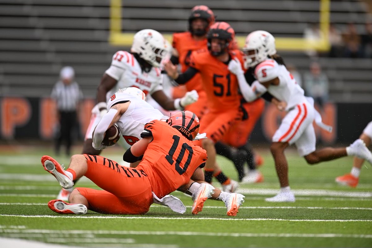 arcj0510's tweet photo. #10 🐅🏈 https://t.co/RUbaoXGs5q