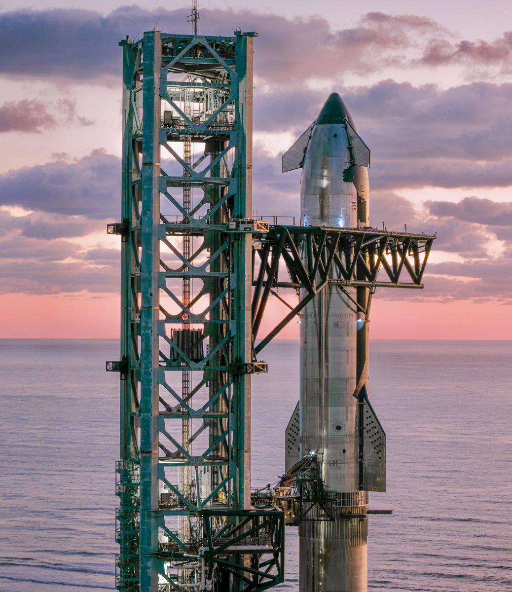 FutureJurvetson's tweet image. Starship is ready for launch tonight for flight test 11...
Perched atop the previously flown booster from flight 8.
Live now → x.com/i/broadcasts/1…