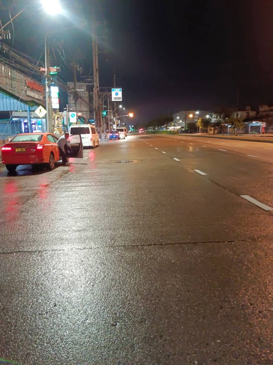 drjohnsp's tweet photo. แยกกิ่งแก้ว แห้งแล้ว ครับ ✌️

ขอขอบคุณ กทม. ที่เร่งระบายน้ำ ครับ

#จอห์นมาปัญหาหมด https://t.co/WF3EjoIweN