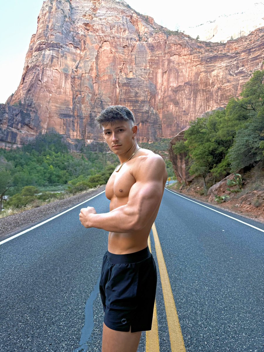 Jake_Shredded's tweet image. Which view is better.
#gym #abs