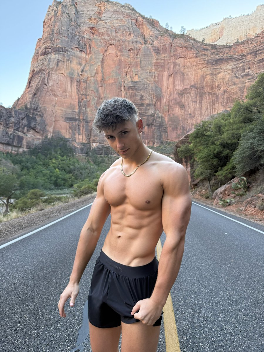 Jake_Shredded's tweet image. Which view is better.
#gym #abs