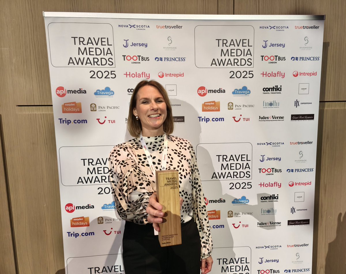 The fabulous <a href="/lissaman_vicky/">Vicky 🦋</a> with Daily Mirror <a href="/travelmediawrds/">Travel Media Awards</a> National Tabloid Section of the Year 2025 award! Great night at the Pan Pacific #hotel in #London - thanks to everyone who voted for us! Means a lot in a difficult situation 🙏