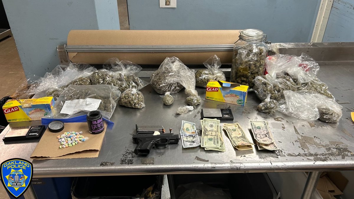 As part of OPD's ongoing efforts to keep Oakland safe, officers arrested individuals for possession of narcotics for sale.

On 10-11-25, patrol officers in East Oakland responded to reports of drug activity called in to our drug hotline. 

More in the link
facebook.com/oaklandpolicec…