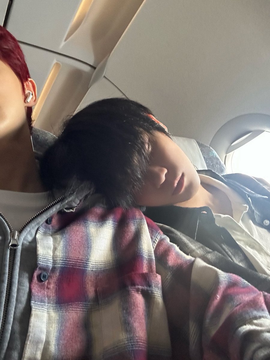 jangyeojune's tweet photo. ᅠ
The last one to post — our leader, Minwook hyung! Thanks for lending me your shoulder, even if it was just for pencitraan. You’re the best, hyung! 
ᅠ https://t.co/SXf9QkZYOs