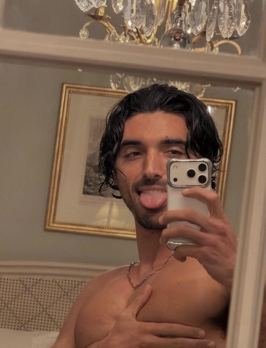 — <a href="/FlySerpentine/">𝐸𝑣𝑎𝑑𝑛𝑒</a> 

📲: Come shower with me.
