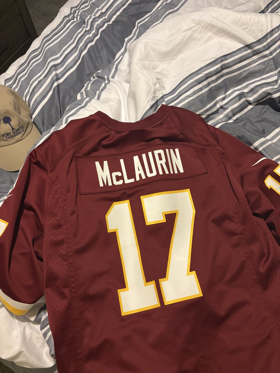 YungSyndrome's tweet image. Not one girl complimented the fit I threw together for my evening walk. #BackToTheLab