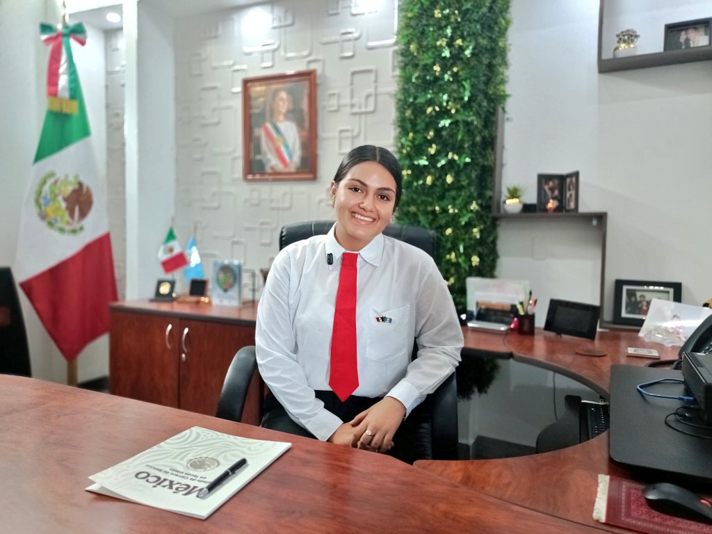 Jose_LuisMEX's tweet image. El @ConsulMexTeu tuvo el privilegio de ser encabezado por una niña ♀️.
La #NiñaCónsul por un día -Lucia Guevara 👩🎓 de 14 años, originaria de Ayutla - fue seleccionada para dirigir nuestras actividades.
Es
#TiempoDeMujeres
#Empoderamiento
#PEF