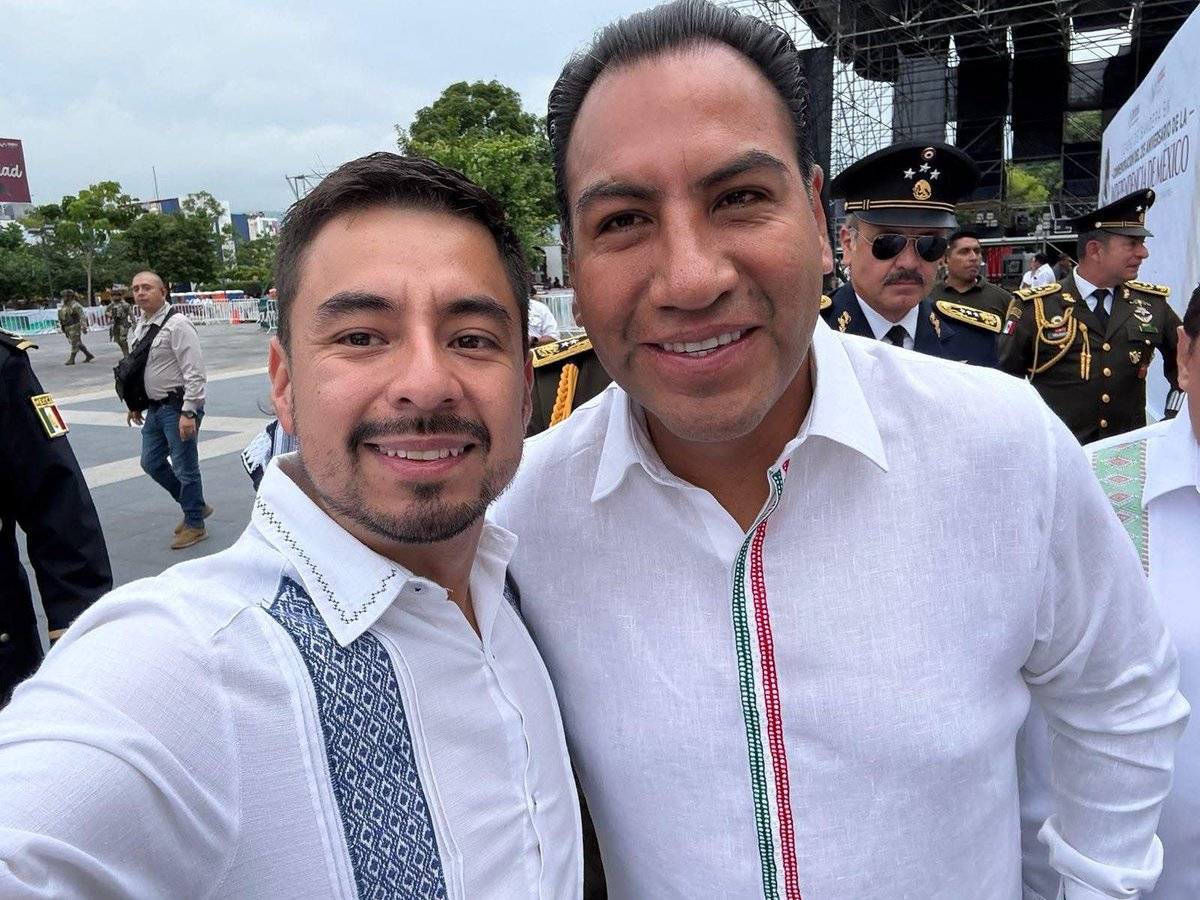 Feliz cumpleaños, estimado Gobernador <a href="/ramirezlalo_/">Eduardo Ramírez</a>. Su entrega diaria y compromiso profundo con Chiapas inspiran y renuevan la esperanza de nuestro pueblo.

La Nueva Era dirige con visión y convicción esta transformación que construye un Chiapas más justo, con bienestar y