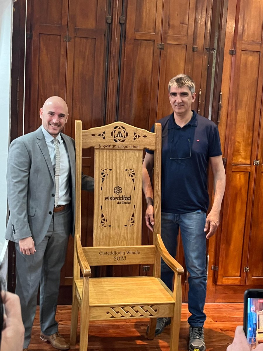 #Trelew | La presidente del HCD <a href="/monaji_claudia/">Claudia Alejandra Monají</a> y los concejales <a href="/svpanellao/">Vanesa Panellao</a> y <a href="/DanyAsciutto/">Daniel Asciutto</a>, participaron este lunes por la tarde, de la presentación de los atributos tradicionales del Eisteddfod, en un acto que se desarrolló en el Salón Histórico Municipal.