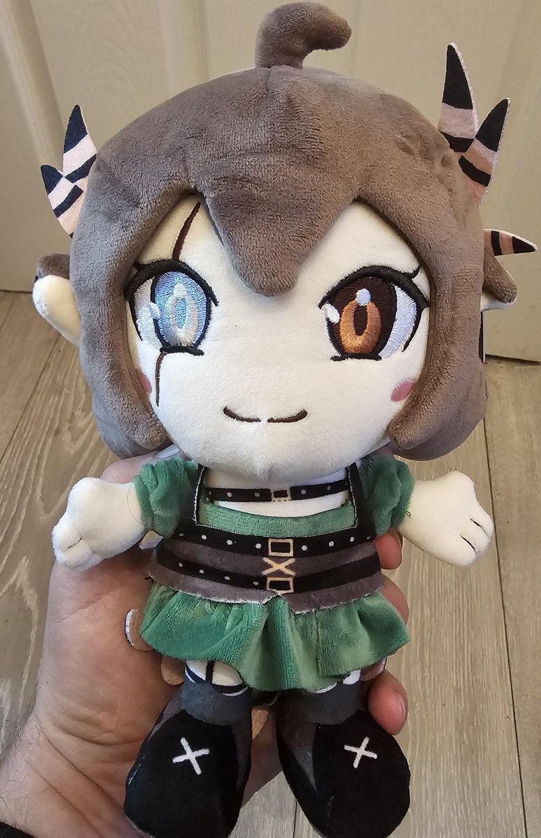 <a href="/KumiVT/">Kumi 🪶🔜 TWITCHCON</a> She's here. Now just to make sure there aren't any holes in my walls for her to disappear and hide in 🤣