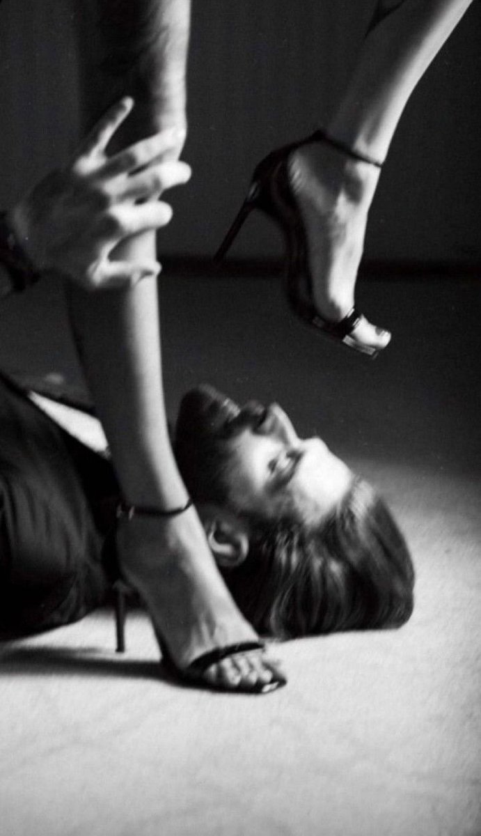 mommykiara_'s tweet photo. Under my feet 👠 https://t.co/yKAqxnpHvO
