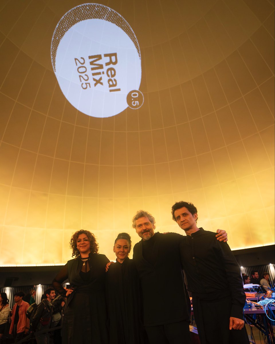 LineaACT_'s tweet image. La obra inaugural celebró 15 años del ensamble con una experiencia inmersiva sobre la soledad y la conexión. 

El Festival #RealMix 0.5 sigue el viernes 17 de octubre a las 7:30 p.m. en el domo con Console.log(❞ElRuidoDeLaMontaña❞), teatro VR del colectivo ÁGORA.

#AquíSíPasa