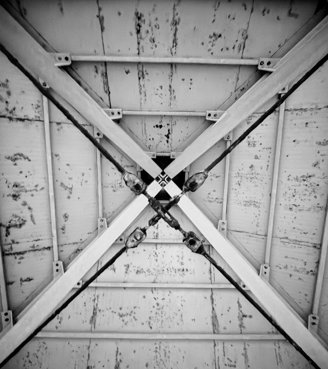 Alonein43672278's tweet image. #photography #blackandwhite #ceiling