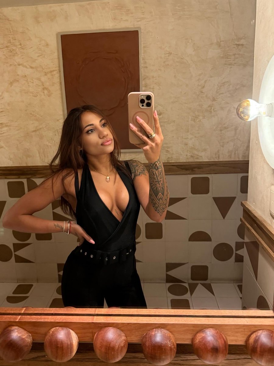Caroshine tweet media