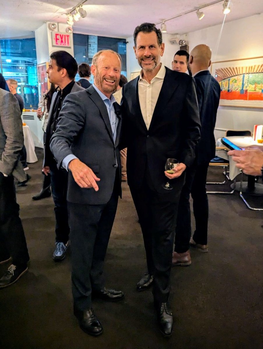 barryfrey's tweet image. A special evening in NYC as we gather the night before the @DPAAglobal #VideoEverywhereSummit at Pier Sixty tomorrow. ✨

Great conversations, inspiring people, and big ideas ahead!

 #OOH #Innovation #DPAA