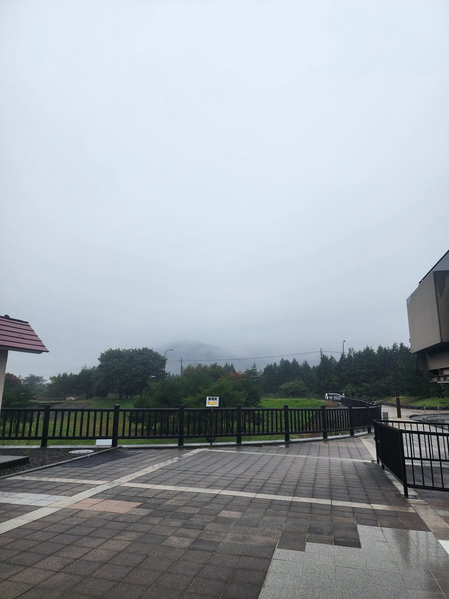 bobiyan51's tweet photo. おはようございます(*^^*)
三連休富士山を見に静岡へ🗻 🙈 

予想通り富士山は何処？🤣 https://t.co/W3d2UBe9T4