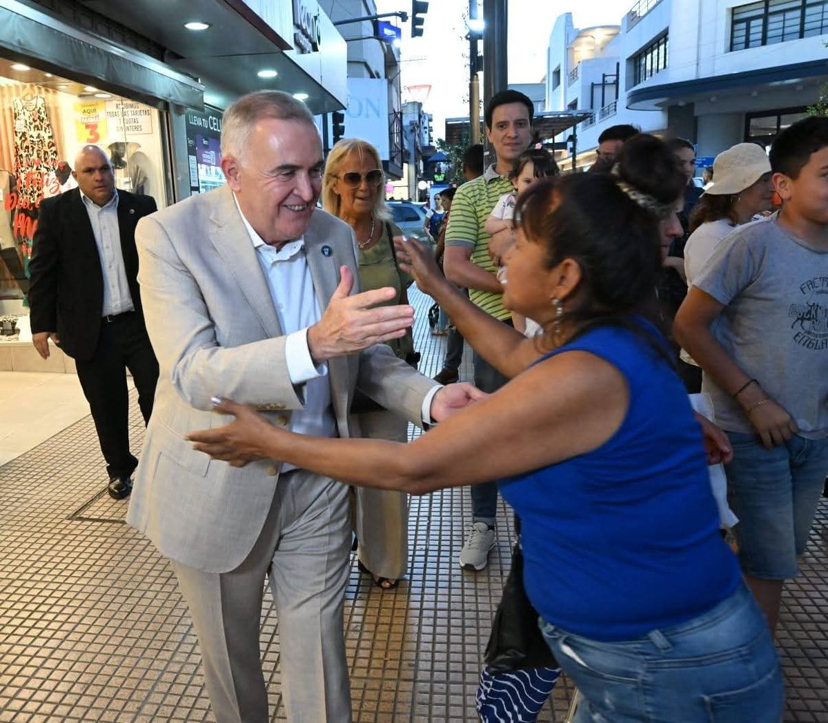 🎥 | Ya nos encontramos en los estudios de <a href="/LaGacetaTucuman/">La Gaceta de Tucumán</a> para participar del debate de candidatos rumbo a las elecciones del 26 de octubre.

🤝 Agradecemos a La Gaceta, a sus periodistas, y a todo el equipo técnico y de producción por generar este espacio de diálogo que