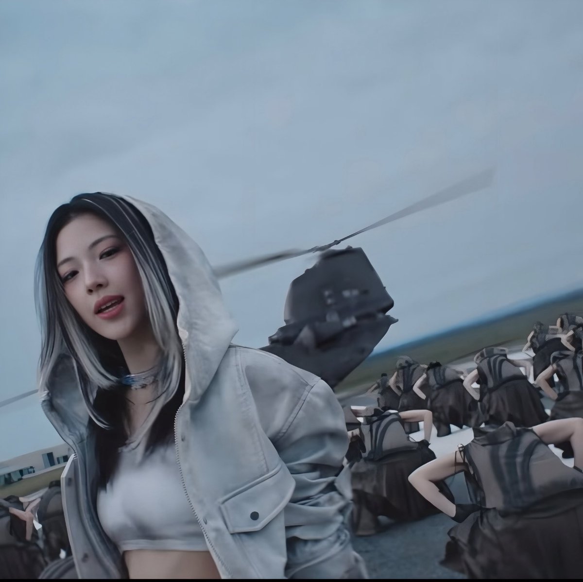 molicheeks's tweet image. twin where have you been?

BABYMON HIGH UP EXCLUSIVE 
#WEGOUP_PERFORMANCE_VID
#RUKA #BABYMONSTER