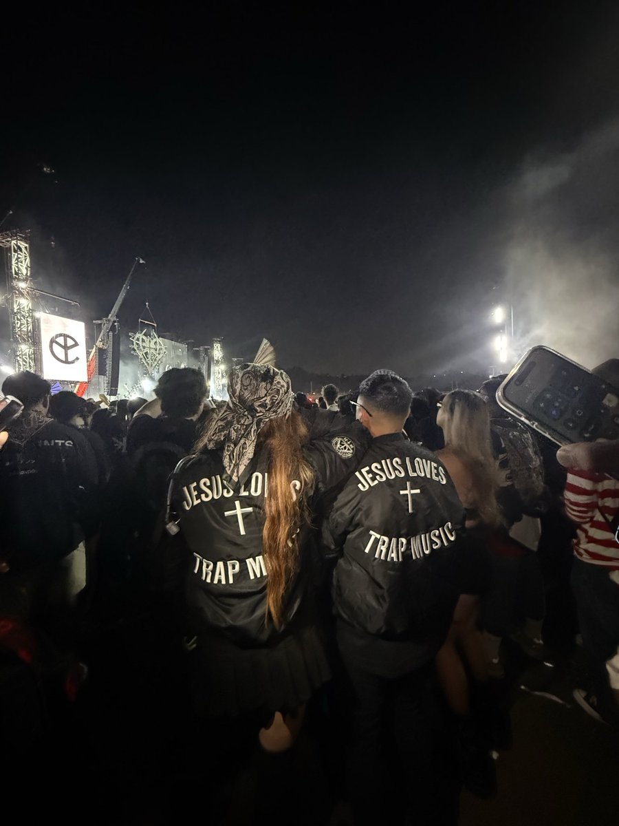 busted these jackets out at #niteharts just for my faves <a href="/YELLOWCLAW/">YELLOW CLAW</a> 
#foreverYellowClawSoldier