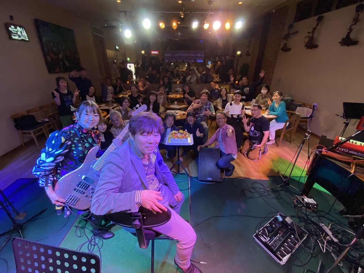 シホさんリスナーの皆さん
おはリズムです☀

『Walk On』オンエアありがとうございます♪

銀杏祭とシーアベ番外編お疲れ様でした❗️
たくさんのリスナーの皆さんとお会いできて嬉しい楽しい二日間でした😄

 #朝リズム