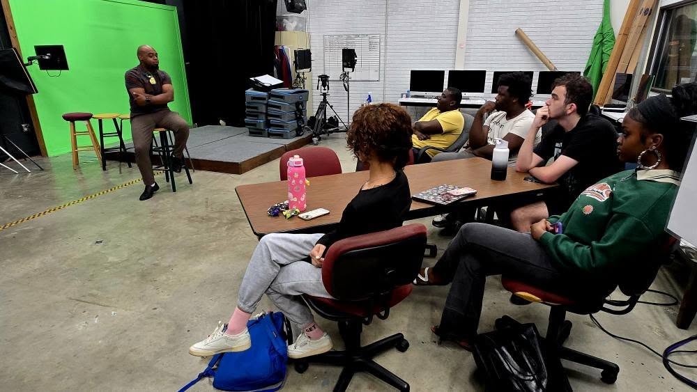 <a href="/LUTVNews7/">LUTV7</a> would like to thank former #entertainment anchor &amp; <a href="/woccisd/">West Orange - Cove CISD</a> 's Director of #Communications Stephen Junious for visiting the TV Studio to talk about his #media #career &amp; discuss how #multimediajournalists should approach #mediaprofessionals for stories. <a href="/LamarCommDept/">Lamar University Dept. of Communication and Media</a>