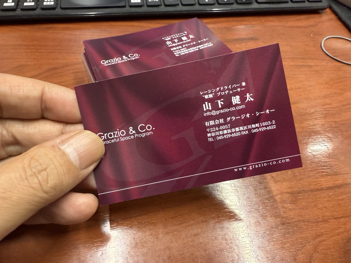 Grazio_Design's tweet image. フリップ芸炸裂😳⁉️

本日会社は振替休日を頂きますが、
ラジオ体操の興奮冷めやらぬ中（？）

山下健太選手をゲストにお招きして
動画撮影を行います。

小道具も万全で緊張します🤣💦

#gnnyokohama 
#動画チャンネル 
#山下健太 
#ヤマケン 
#クラウンスポーツ