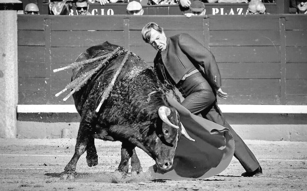 En tiempos toreros tan amanerados, folclóricos e impostados, aquel que tiene la sencillez y la naturalidad como forma de ser resulta toda una iluminación, la luz torera del clasicismo, que es como una simple vela, tenue y casi apagada, no brillante, sino casi ausente.