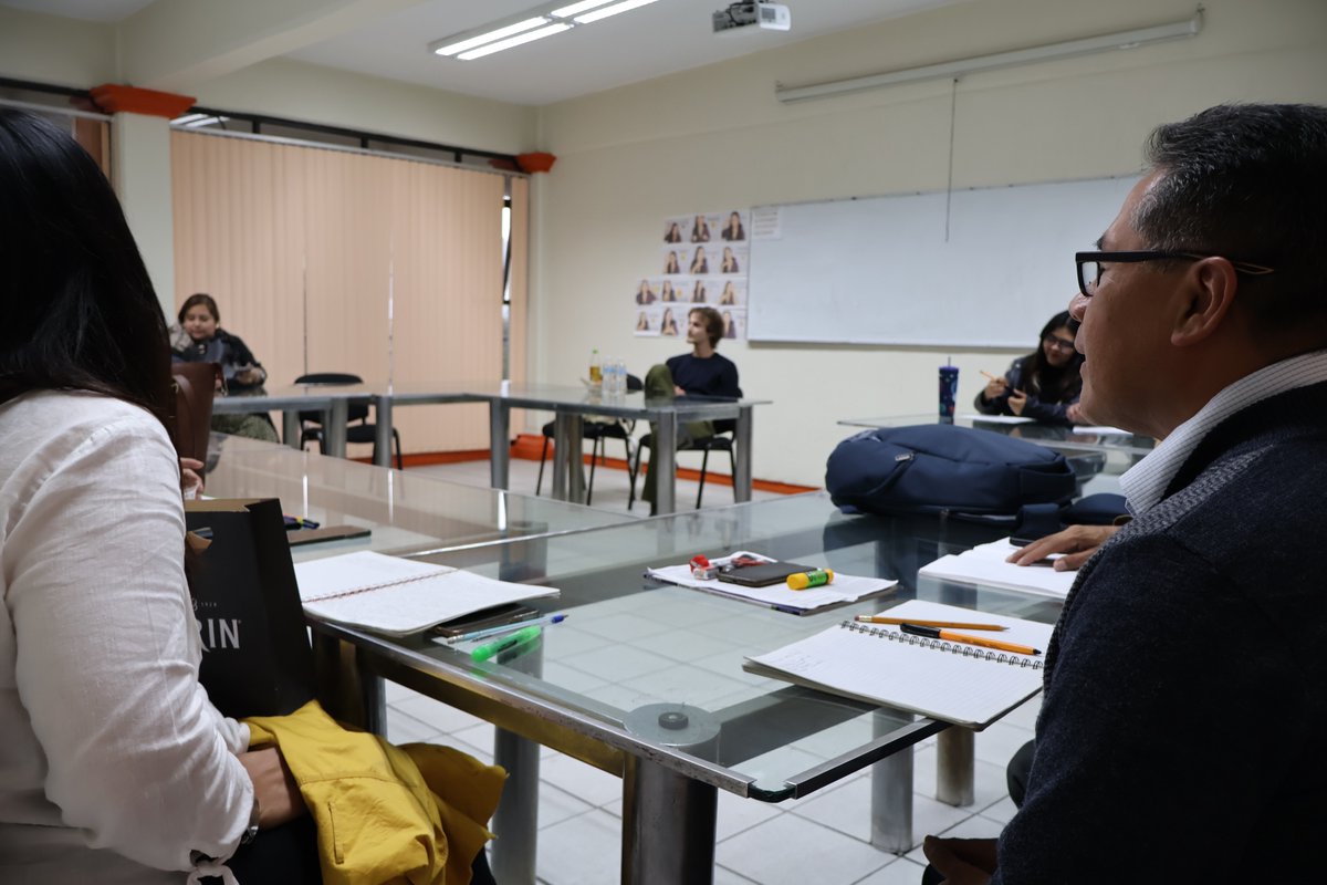 isceem_oficial's tweet image. #EnISCEEM | Se realizó un conversatorio con Marshall Schulman, nativo de lengua inglesa y becario del programa COMEXUS, quien compartió con entusiasmo su experiencia en la enseñanza del idioma inglés con estudiantes de Maestría y Doctorado. 
#ISCEEM 
#COMEXUS