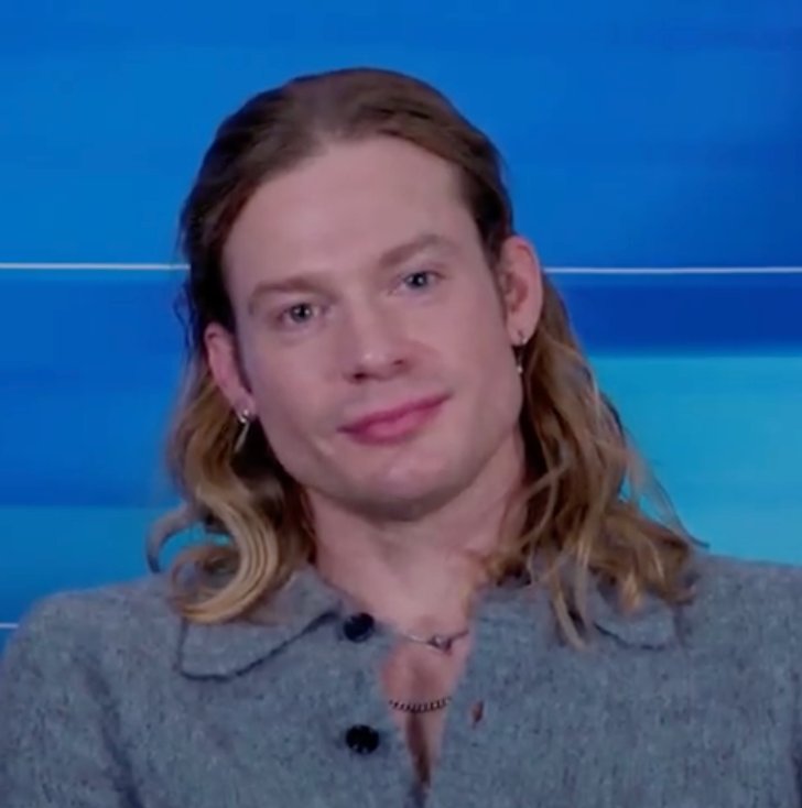 The IWTV cast is so beautiful all the time but wow that is an exceptional level of prettiness