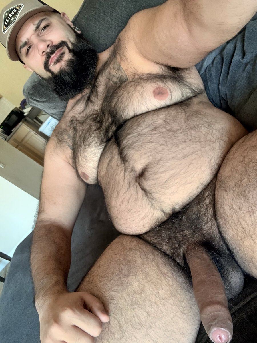 Winters coming soon and a big hairy bear like me can keep you warm all season long 🐻🫂