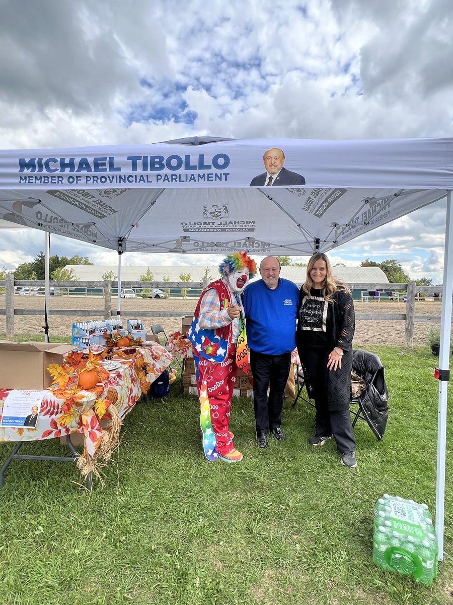 MichaelTibollo's tweet photo. Had a great time at the Woodbridge Fall Fair this weekend! It was wonderful connecting with constituents and celebrating our vibrant community.
A big thank you to the organizers and volunteers for making the event such a success! π
#VaughanWoodbridge #WoodbridgeFallFair #Ontario https://t.co/NUiFUKTUYl