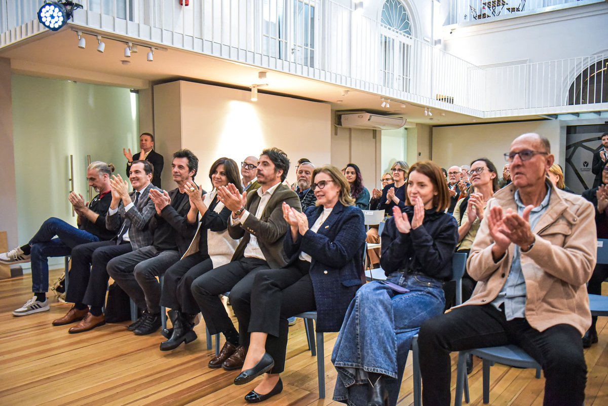 Conferencia de presna de Liu Ruowang, pintor y escultor chino, junto a autoridades departamentales, Fernando Lugris Director General de Asuntos Culturales del Ministerio de Relaciones Exteriores y Fernando Miranda, Decano de la Facultad de Artes. 

#CanelonesAvanzaConCultura
